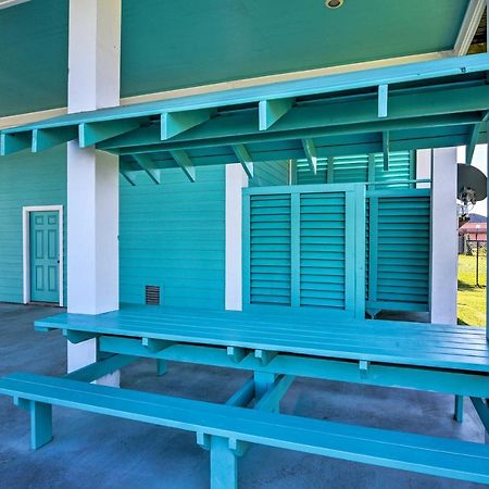 Updated Crystal Beach Retreat With Deck And Fire Pit! Bolivar Peninsula Exterior photo