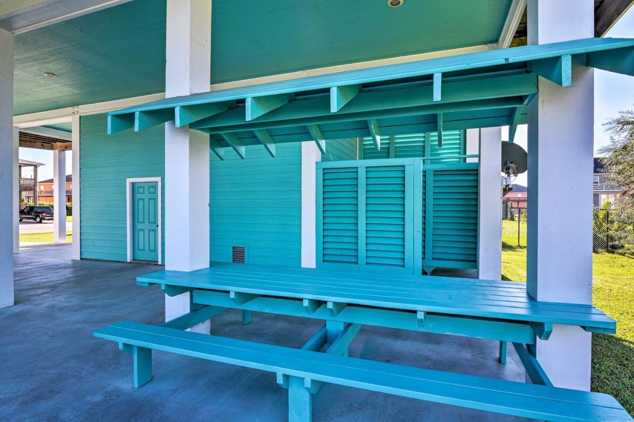 Updated Crystal Beach Retreat With Deck And Fire Pit! Bolivar Peninsula Exterior photo